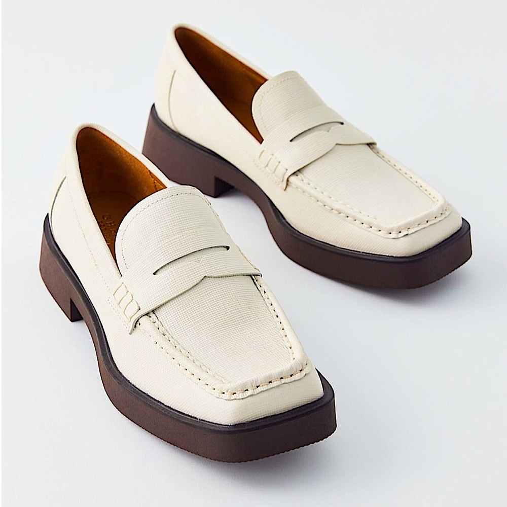 G.H. Bass & Co. Cream and Brown Loafers